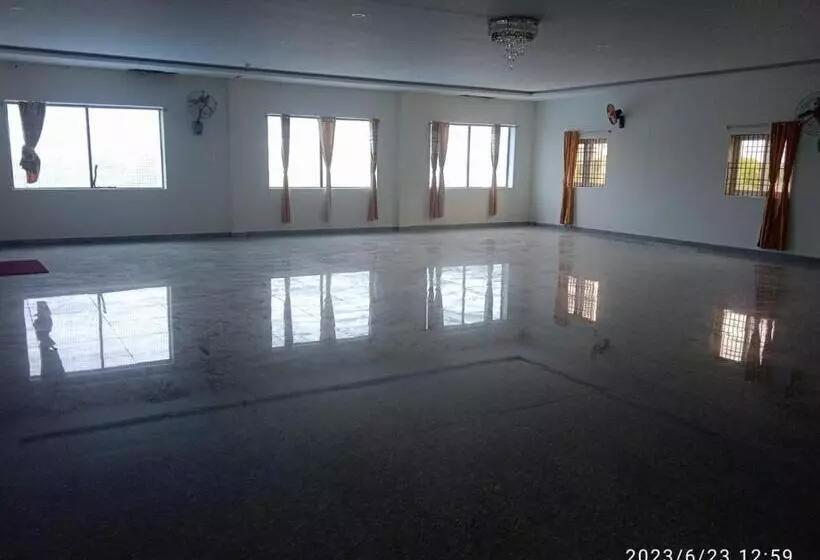 Hotelli Sri Kamakshi Bhavan