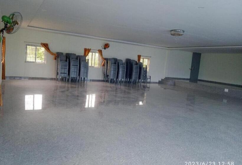 Hotelli Sri Kamakshi Bhavan