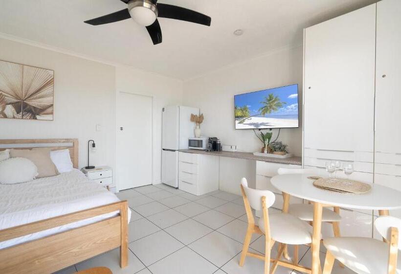 Indulge Beachfront At Dolphin Heads Resort Lousha Bach