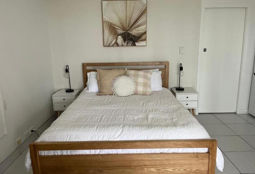 Indulge Beachfront At Dolphin Heads Resort Lousha Bach