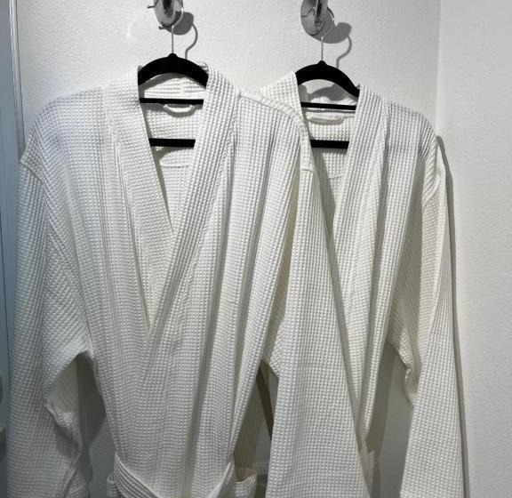 Indulge Beachfront At Dolphin Heads Resort Lousha Bach