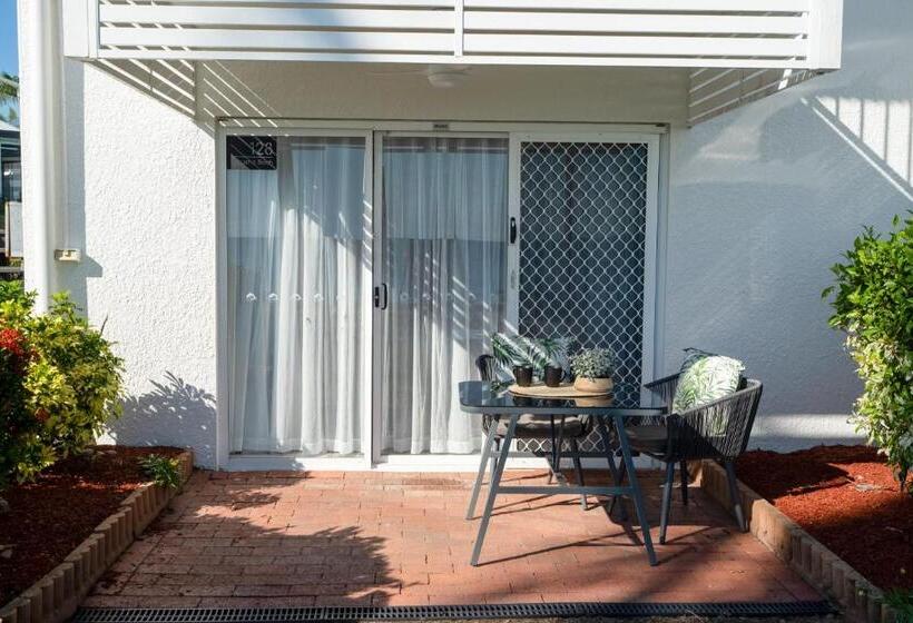 Indulge Beachfront At Dolphin Heads Resort Lousha Bach