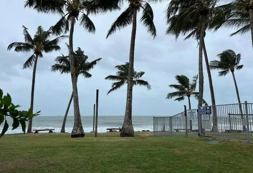 Indulge Beachfront At Dolphin Heads Resort   Lousha Bach