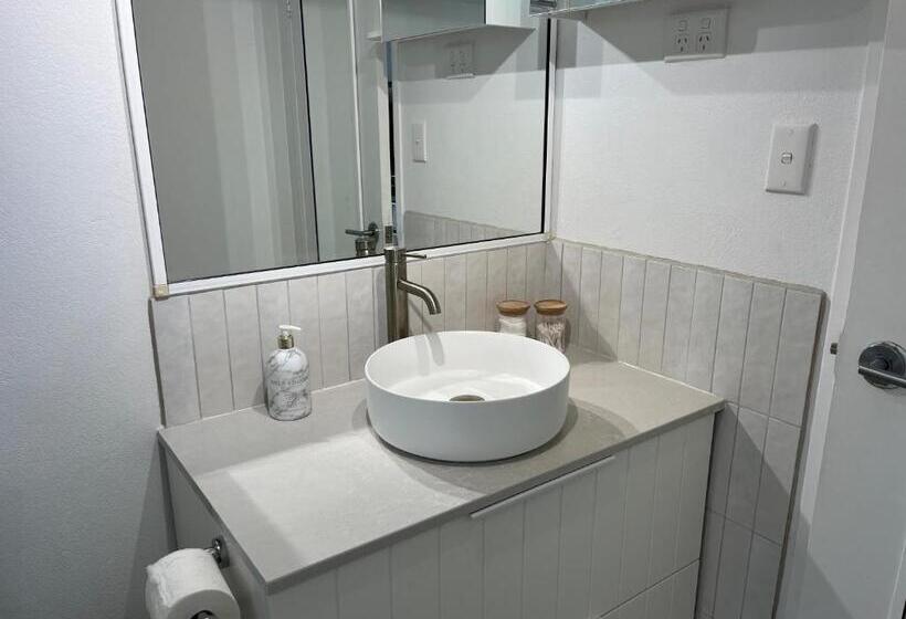 Indulge Beachfront At Dolphin Heads Resort Lousha Bach