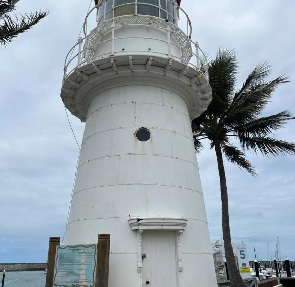 Indulge Beachfront At Dolphin Heads Resort Lousha Bach