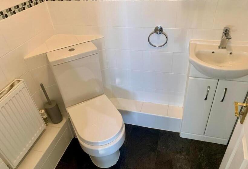 פנסיון Eagle Way Apartment