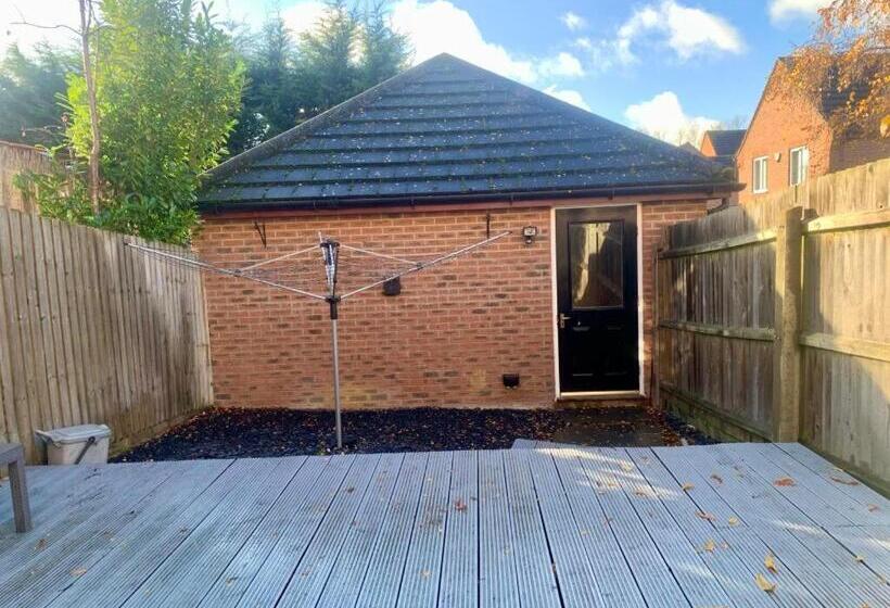 פנסיון Eagle Way Apartment