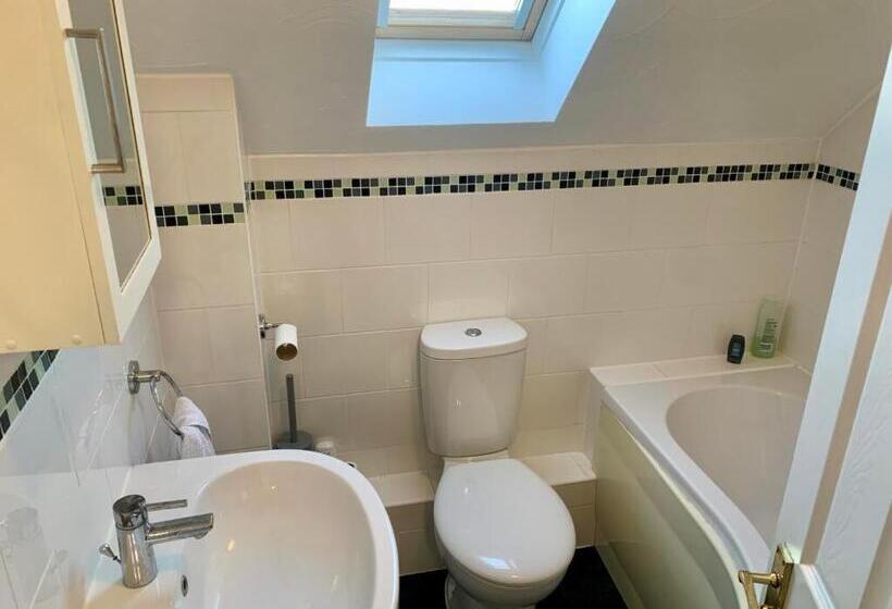 פנסיון Eagle Way Apartment