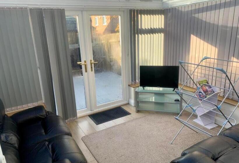 פנסיון Eagle Way Apartment