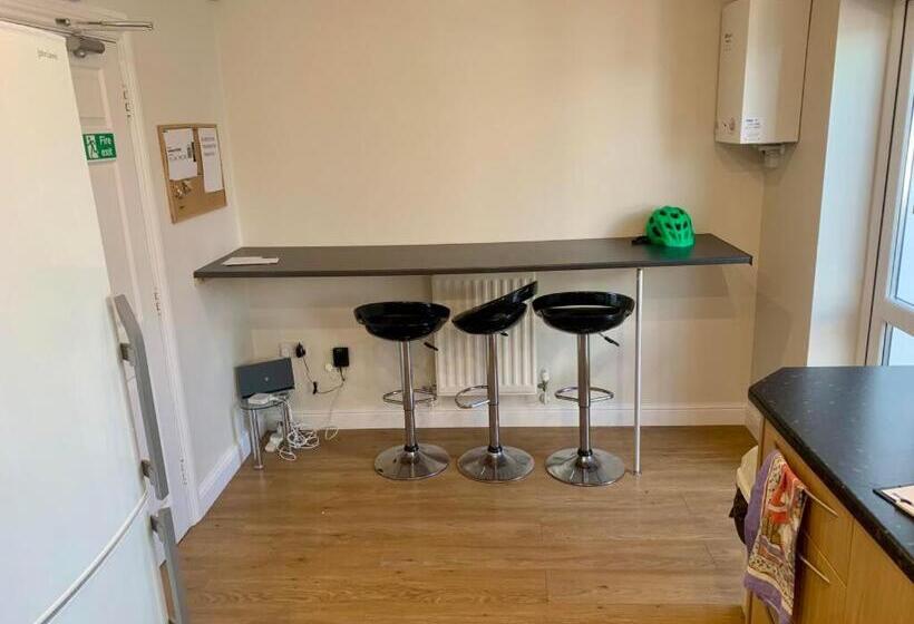 פנסיון Eagle Way Apartment