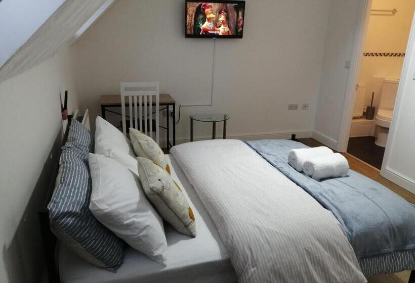 פנסיון Eagle Way Apartment