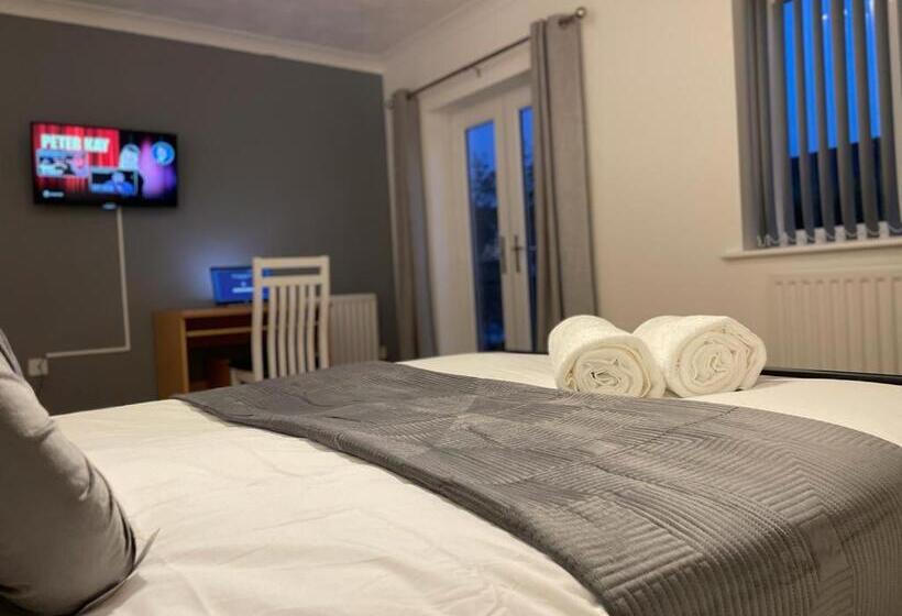 פנסיון Eagle Way Apartment