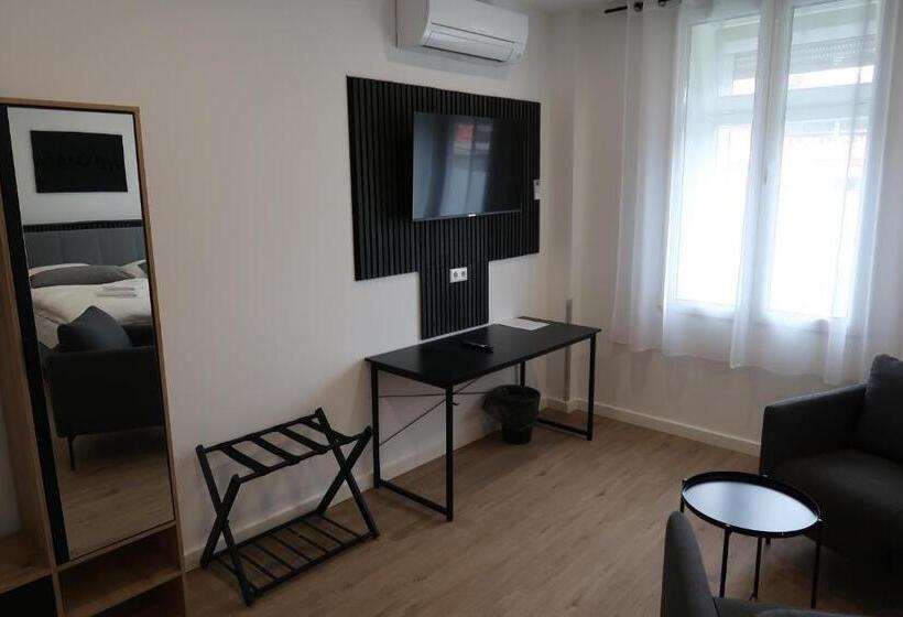 ペンション Tokas An Der Regiobahn