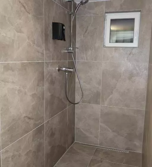 Majatalo Tokas   An Der Regiobahn