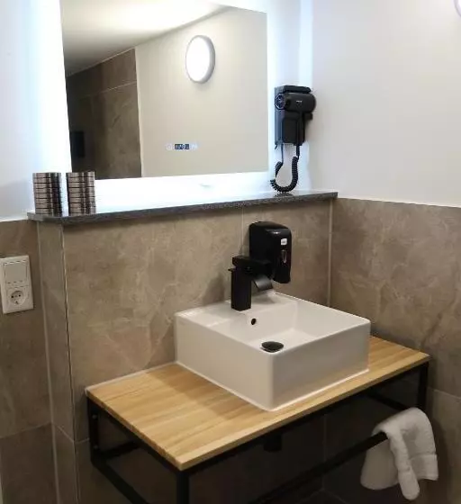 Majatalo Tokas   An Der Regiobahn