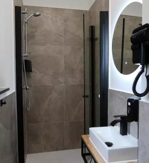 Majatalo Tokas   An Der Regiobahn