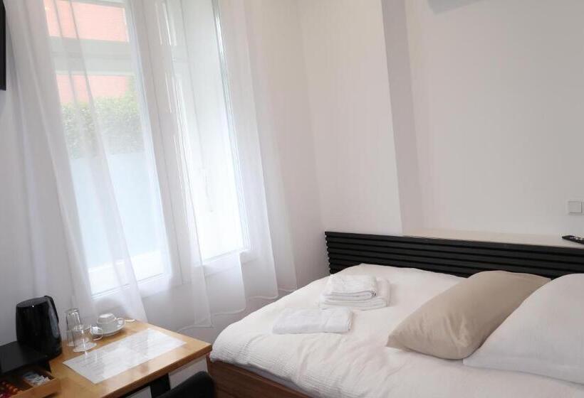 ペンション Tokas An Der Regiobahn