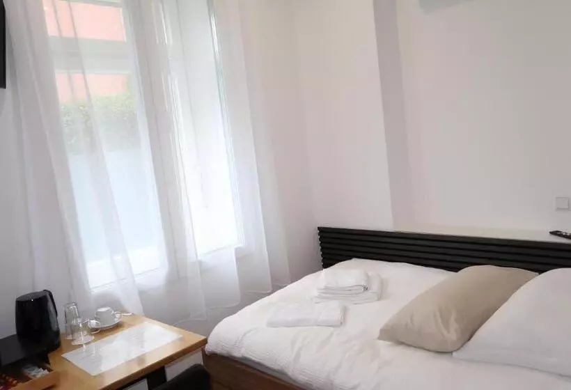 Majatalo Tokas   An Der Regiobahn