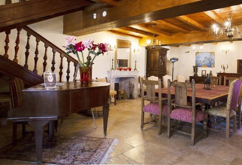 مبيت وإفطار Chateau De Mauras