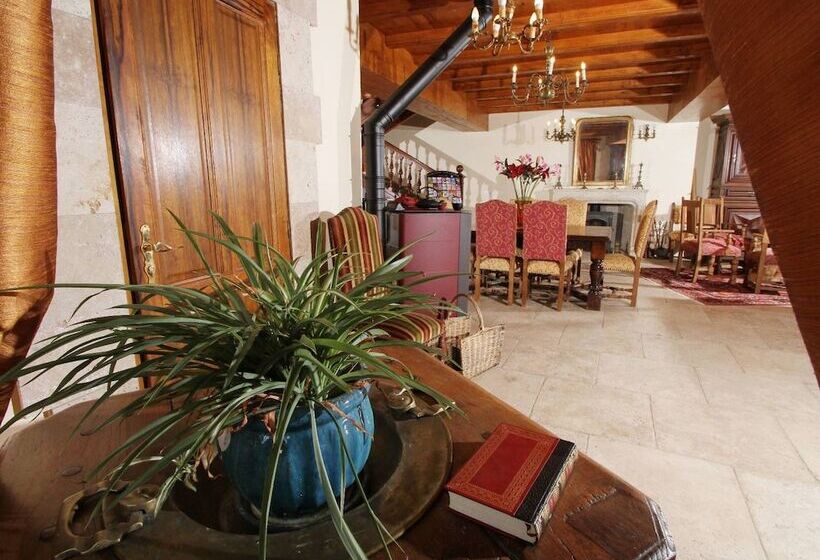 مبيت وإفطار Chateau De Mauras