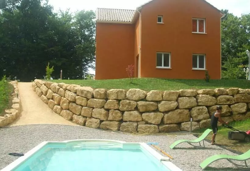 Aamiaismajoitus (B&B) La Colline Des Endrevies