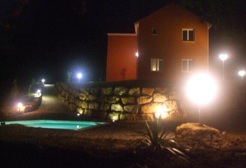 Bed and Breakfast La Colline Des Endrevies