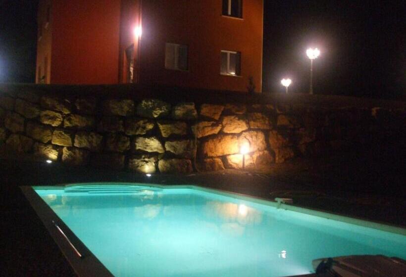 Bed and Breakfast La Colline Des Endrevies