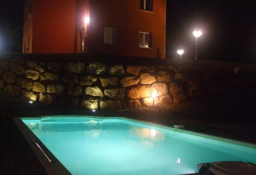 Aamiaismajoitus (B&B) La Colline Des Endrevies