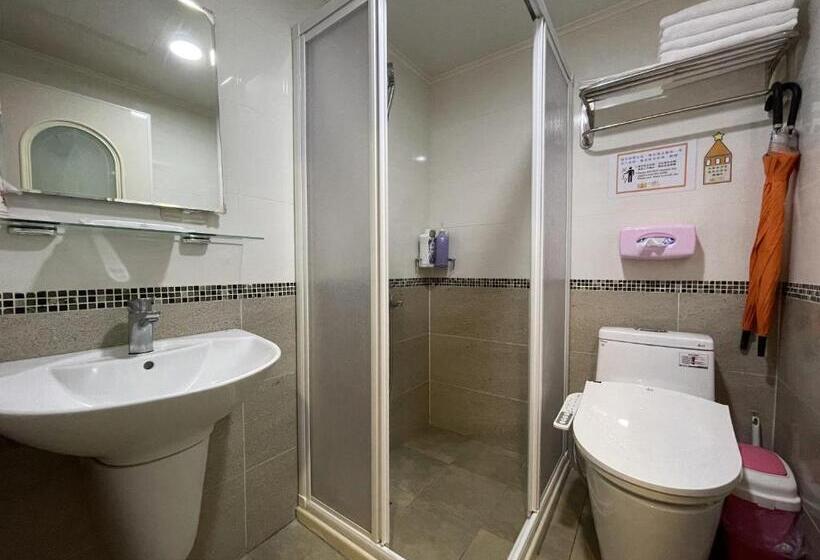 تختخواب و صبحانه N. Castle