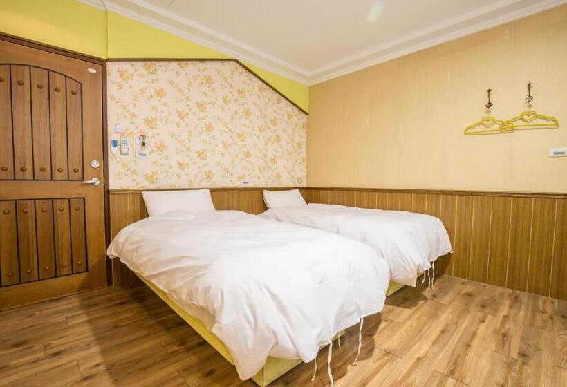 تختخواب و صبحانه N. Castle