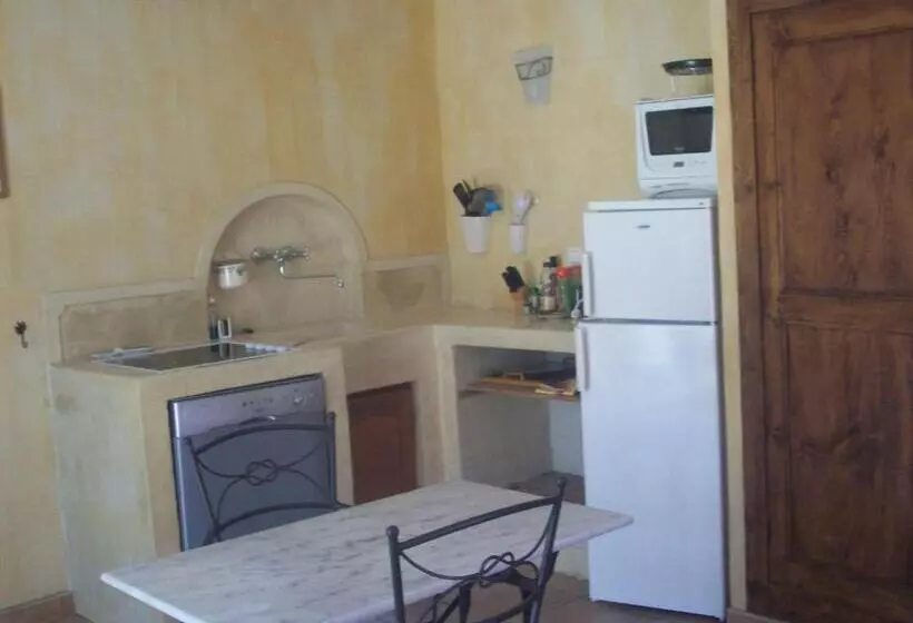 Aamiaismajoitus (B&B) Studios Et Chambre La Sauvasse