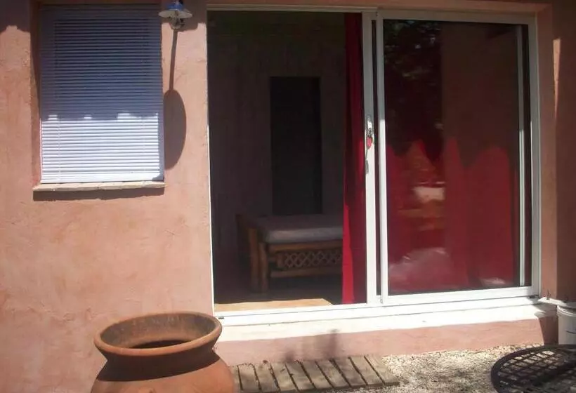 Aamiaismajoitus (B&B) Studios Et Chambre La Sauvasse