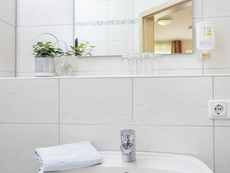 ホテル Am Wiesenweg L 24h Check In