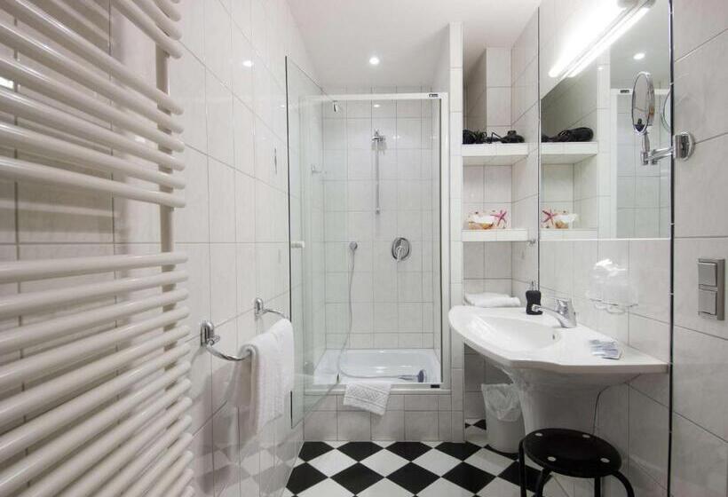 ホテル Garni Am Goetheplatz