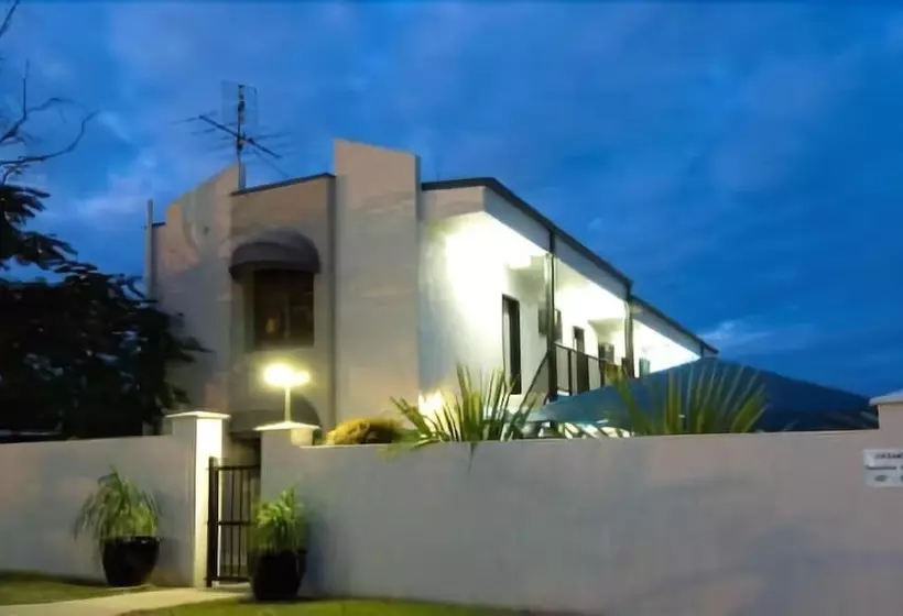 هتل Gladstone Capricorn Apartments