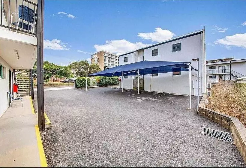 هتل Gladstone Capricorn Apartments