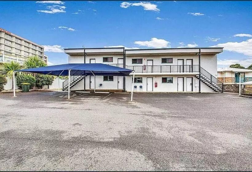 هتل Gladstone Capricorn Apartments