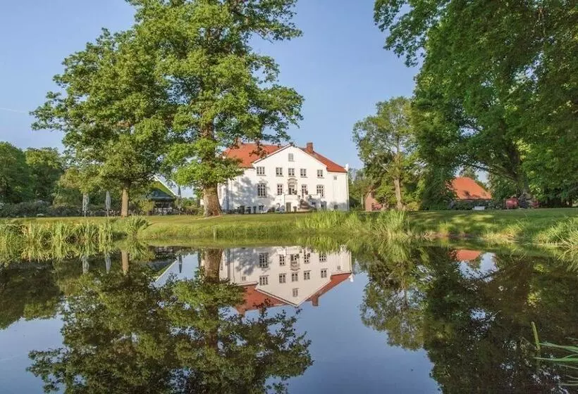 Hotelli & Gästehaus Gut Kaden