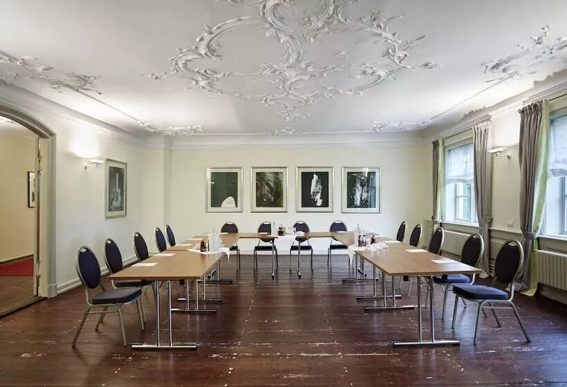 Hotelli & Gästehaus Gut Kaden