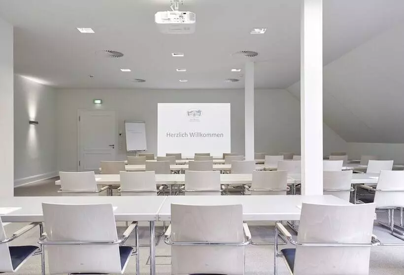 Hotelli & Gästehaus Gut Kaden