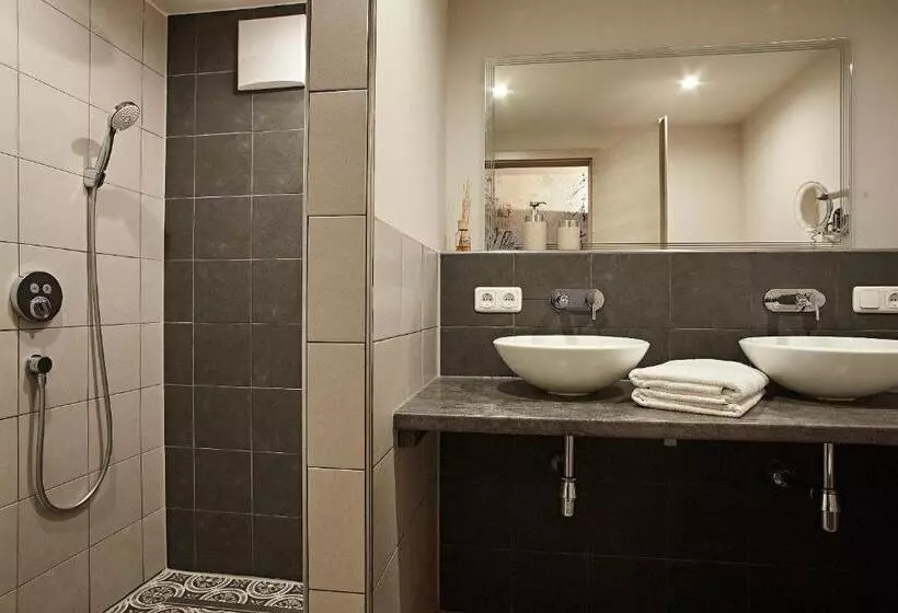 Vintage Hotel Charivari  Sommer Hörnerbahnen Kostenlos Mit Restaurant