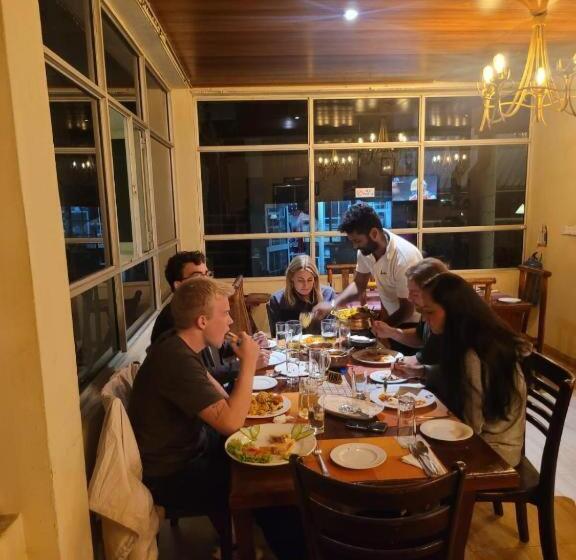 Vandrarhem The Hill Cool Cottage