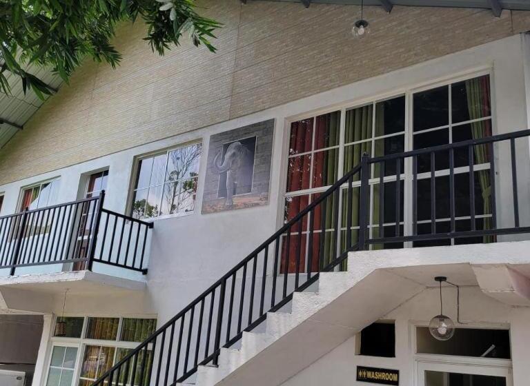 Vandrarhem The Hill Cool Cottage