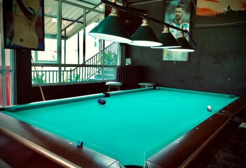 Vandrarhem The Hill Cool Cottage