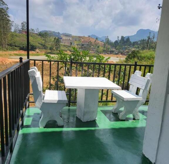 Vandrarhem The Hill Cool Cottage