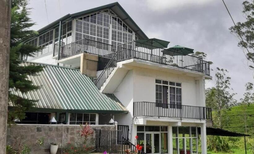 Vandrarhem The Hill Cool Cottage