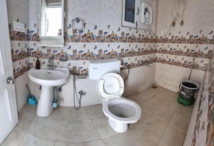 Общежитие Tiny Homestay Female Dormitory