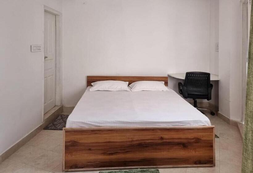 Общежитие Tiny Homestay Female Dormitory