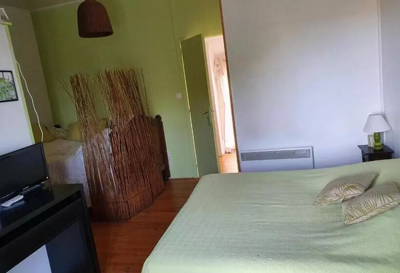 Aamiaismajoitus (B&B) Chambre D Hôtes Ermitage Saint Romble