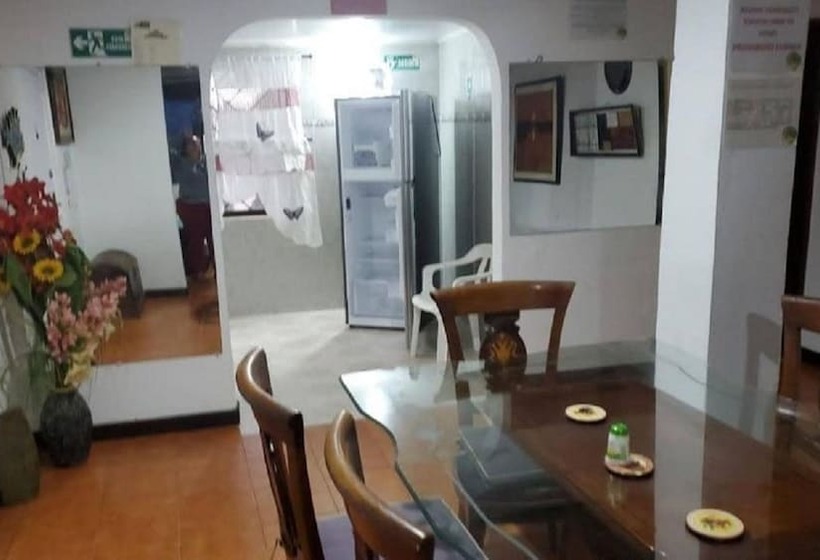 ホテル Posada Shang Giovys